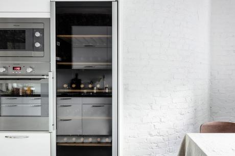 Suelo negro en la cocina