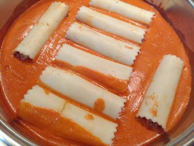 CANELONES DE CANGREJO DE MAR EN SALSA DE CARABINEROS
