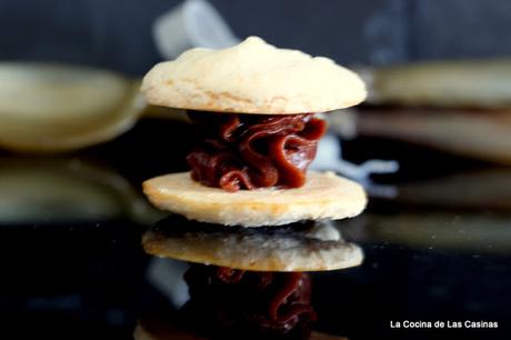 Pastel de Coco y Chocolate, Kokosová Laskonka, Café Savoy Praga Pastel de Coco y Chocolate, Kokosová Laskonka, Café Savoy Praga