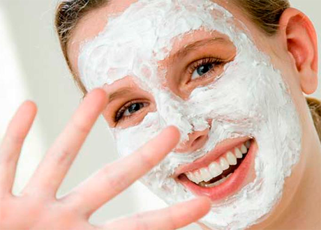 Tres mascarillas naturales que puedes hacer en casa por menos de 5 euros