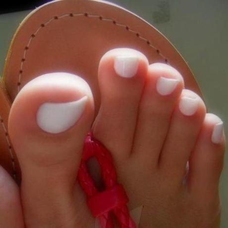 uñas blancas para pies