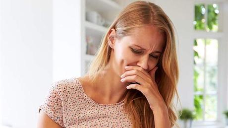 ¿Qué significan los problemas de garganta con un reflejo de nauseoso?