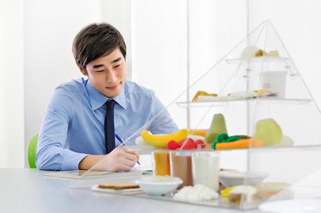 Lo que hay que saber sobre la colitis ulcerosa en niños Un médico puede recomendar cambios nutricionales para ayudar a tratar la colitis ulcerosa