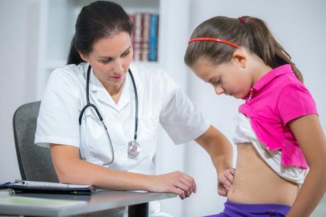Lo que hay que saber sobre la colitis ulcerosa en niños La colitis ulcerosa puede causar dolores abdominales
