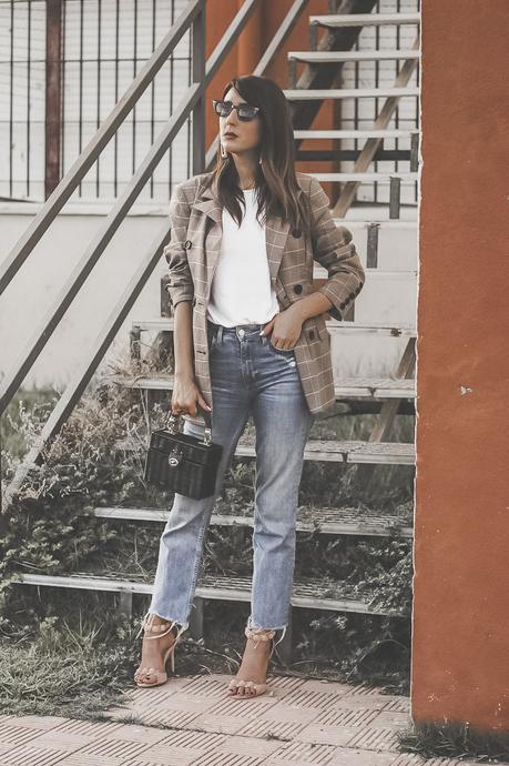 CÓMO COMBINAR UNA CAMISETA BLANCA BÁSICA + LOOKBOOK blazer and jeans