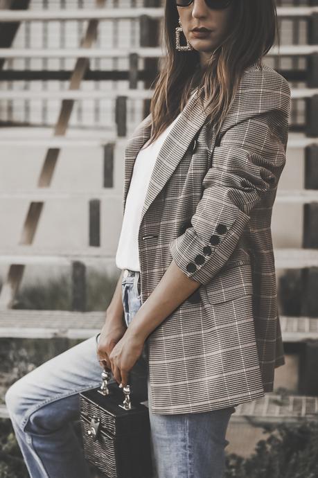CÓMO COMBINAR UNA CAMISETA BLANCA BÁSICA + LOOKBOOK blazer de cuadros