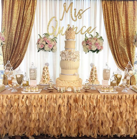 10 ideas de Decoración en dorado para quinceañeras