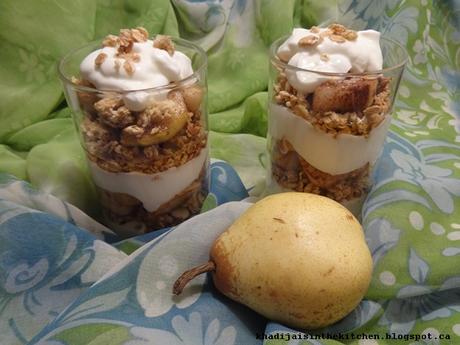 PARFAIT AU YAOURT GREC ET À LA POIRE / PEAR AND GREEK YOGURT PARFAIT / PARFAIT CON YOGUR GRIEGO Y PERA / بارفيه بالزيادي اليوناني و الاجاص PARFAIT AU YAOURT GREC ET À LA POIRE / PEAR AND GREEK YOGURT PARFAIT / PARFAIT CON YOGUR GRIEGO Y PERA / بارفيه بالزيادي اليوناني و الاجاص