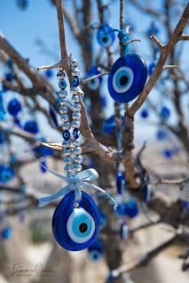 Colgantes típicos en Turquía de color turquesa para alejar los malos augurios. Capadocia - Turquía. Viajes_Fotografia_Turquia