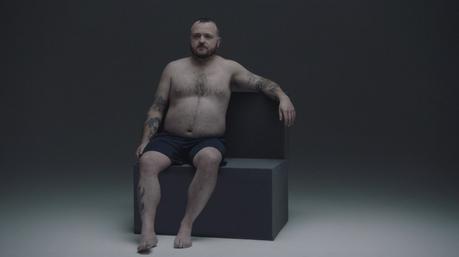 Esta agencia ha creado el único ser humano capaz de sobrevivir al trabajo de publicitario Esta agencia ha creado el único ser humano capaz de sobrevivir al trabajo de publicitario