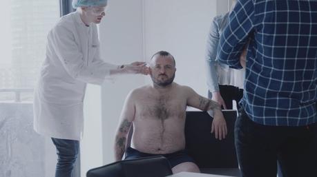 Esta agencia ha creado el único ser humano capaz de sobrevivir al trabajo de publicitario Esta agencia ha creado el único ser humano capaz de sobrevivir al trabajo de publicitario