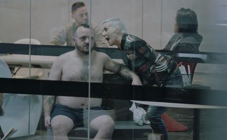 Esta agencia ha creado el único ser humano capaz de sobrevivir al trabajo de publicitario Esta agencia ha creado el único ser humano capaz de sobrevivir al trabajo de publicitario