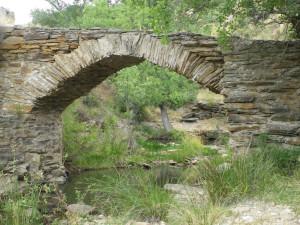 Puente dorado sobre el río Cristóbal