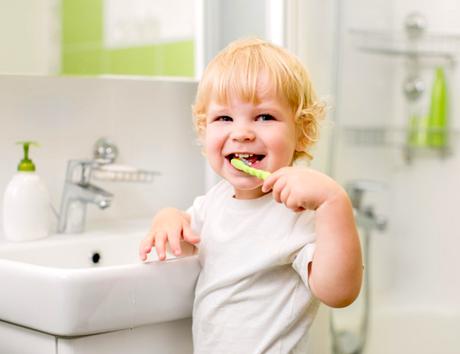 Todo lo que necesitas saber sobre la gingivostomatitis La mala higiene bucal puede ser una causa de gingivostomatitis