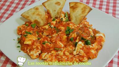 Receta fácil de huevos revueltos al albañil