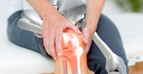 La AR causa dolor e hinchazón en las articulaciones y otros síntomas