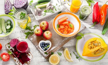 Una dieta rica en verduras y frutas frescas ofrece beneficios antioxidantes y antiinflamatorios para las personas con AR