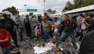 La Invasión A México: Caravana De Desplazados De Honduras La Invasión A México: Caravana De Desplazados De Honduras