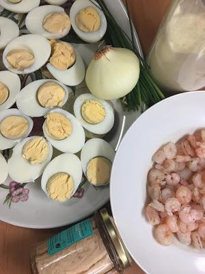 Huevos Rellenos De Atún Y Gambas Gratinados