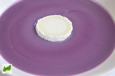 Crema de Lombarda y Patatas Violetas con Queso de Cabra