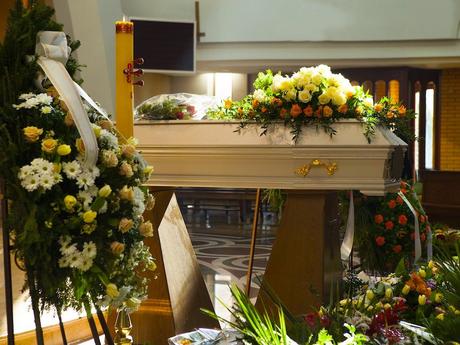 El arte floral funerario crece gracias a la compra online, según Floristería del Tanatorio