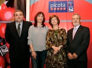 BLANCA PORTILLO RECOGE EL PREMIO A LA EXCELENCIA  PICOTA DEL JERTE 2011