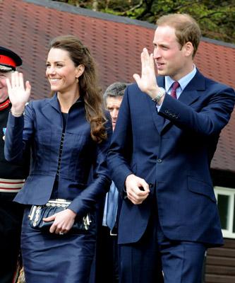 Guillermo de Inglaterra y Kate Middleton visitan Witton Country Park. El look de Kate