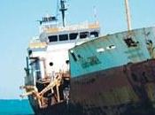 Barco encallado pedernales