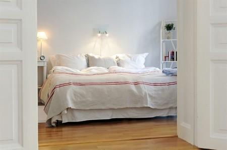 vintage y country en la decoracion sofa blanco shabby chic papel de pared tonos suaves estilo nórdico estilo minimalista en interiores diseño escandinavo delikatissen blog decoración pisos pequeños decoración en blanco decoración de interiores cocina moderna cocina blanca cestillos para revistas 