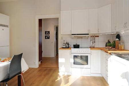 vintage y country en la decoracion sofa blanco shabby chic papel de pared tonos suaves estilo nórdico estilo minimalista en interiores diseño escandinavo delikatissen blog decoración pisos pequeños decoración en blanco decoración de interiores cocina moderna cocina blanca cestillos para revistas 