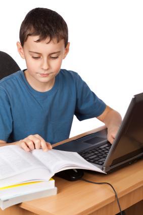 Haciendo un trabajo en el ordenador