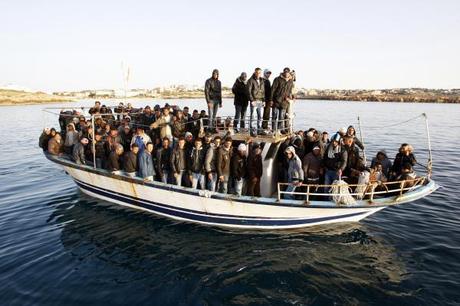 inmigrantes-desembarcado-lampedusa_1_614832.jpg