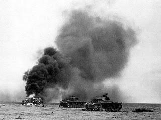 El Afrika Korps atraviesa la frontera egipcia y vuelve a intentar tomar Tobruk - 14/04/1941.