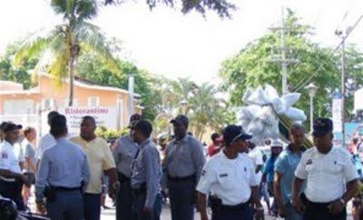 Policía ocupa a Boca Chica