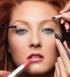 DISIMULA LOS PEQUEÑOS DEFECTOS CON MAQUILLAJE