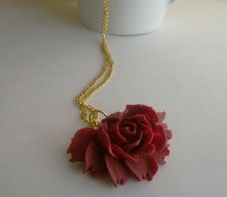 COLLAR ROSA ROJA