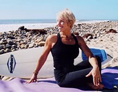 Yoga para los surfistas con Peggy Hall – Capitulo 2/4 – Postura del Caballo para la zona lumbar y caderas