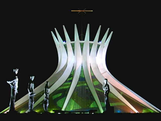 La Catedral de Brasilia, de Oscar Niemeyer. Wikipedia