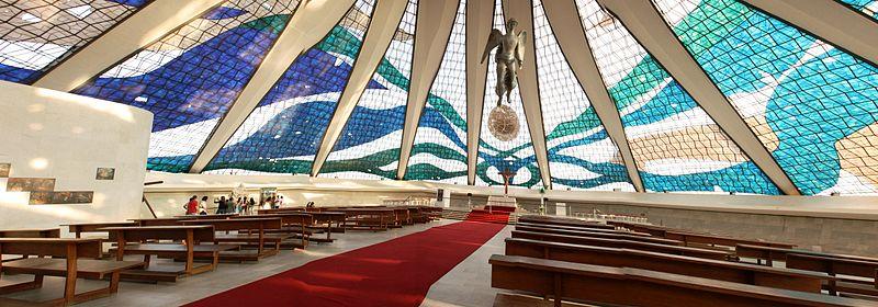 Vista interior de la Catedral de Brasilia. Wikipedia