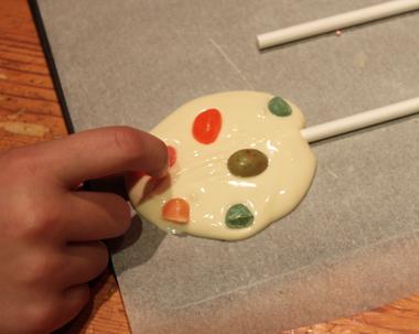 Piruletas de chocolate blanco