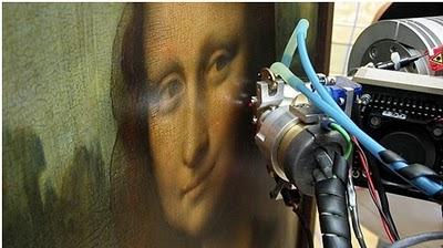 La Mona Lisa de Da Vinci esconde en sus pupilas las iniciales de una mujer y de un hombre, L y S.