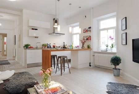 sillas Tolix mini pisos lámparas colgantes de techo en la cocina interiores minimalistas estilo nórdico estilo escandinavo decoración pisos pequeños decoración en gris decoración en blanco cocinas pequeñas cocina moderna cocina blanca casa sin cortinas 