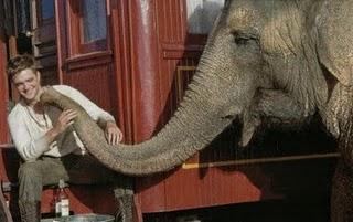 Trailer: Agua para elefantes (Water for elephants)