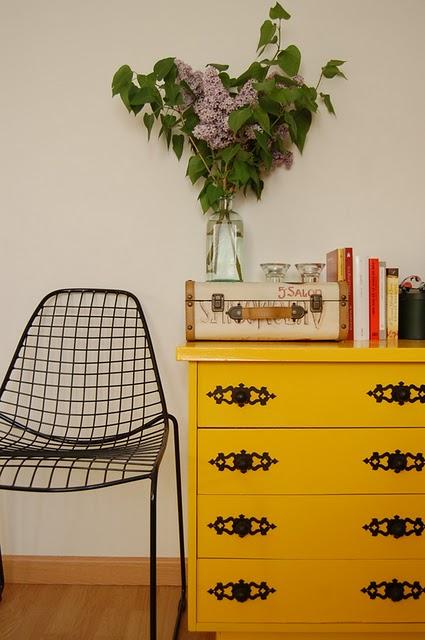 Antes y Después de la cómoda amarilla de Lau