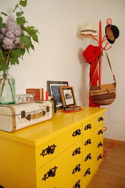 Antes y Después de la cómoda amarilla de Lau