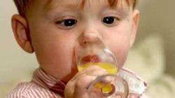 SIRVEN A  BEBÉ ALCOHOL POR ERROR