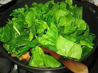 Espinacas con bacon en salsa de miel y jerez