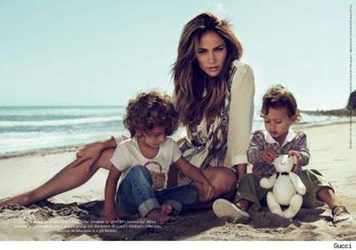 Sandra Bullock, los Beckham, Christina Aguilera, Jennifer López, Penélope Cruz  y muchos otros famosos, fotografiados con sus hijos