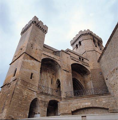 Redescubriendo la iglesia-fortaleza de Ujué / Uxue