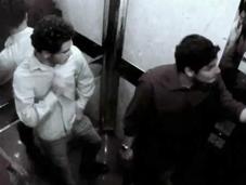 Publicidad encerrados ascensor